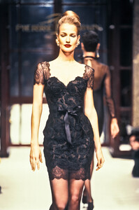 1413644445_PierreBalmain1994HauteCouture81.thumb.jpg.87684b0fcb7ea429fe9c916b5a0b2dc6.jpg