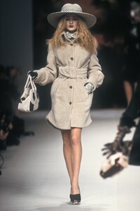 1414588939_VivienneWestwood1995WomenRTW39.thumb.jpg.81f8808459b155b1b0fa09d3cddca62c.jpg