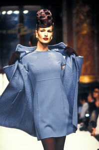 1415917195_PierreBalmain1994HauteCouture46.thumb.jpg.5f0c72ef16fb09a1c07f34f2c8496251.jpg