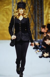 1423405809_ChanelCoutureFall1993(4).thumb.jpg.5225ccd09d2849478c713d0775702708.jpg