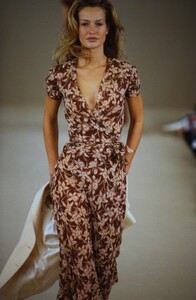 142958527_calvin-klein-ss-1992(7).thumb.jpg.6f42ae1fffe23aac1f8978396d2157ef.jpg