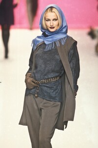 1432010608_YvesSaintLaurent1996WomenRTW75.thumb.jpg.0037e79a60dec3bece3e1f964c7670b9.jpg
