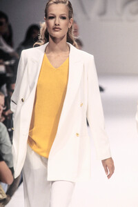 1433074529_MaxMara1995WomenRTW19.thumb.jpg.e5c3386a45ee385d62e393b75e861b79.jpg