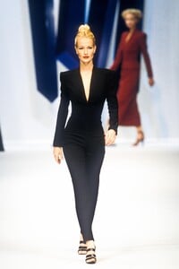 1434907263_HerveLeger1997WomenRTW113.thumb.jpg.94a933c22e833b81552dbf6fcc93efb4.jpg