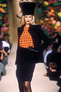 1443741056_YvesSaintLaurent1996HauteCouture99.thumb.jpg.7044d5243b29b56956a917730f475a68.jpg