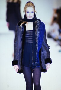 1456163657_blumarine-fw-1994(8).thumb.jpg.80c3dd5ce42bf2f1e2a8c29a20bf300d.jpg