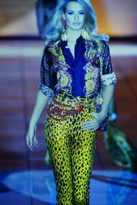 1465939996_versace-ss-1992(9).thumb.jpg.e4c768ef813ad7cd6e6ace9143923e82.jpg