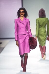 1484313427_Valentino2000WomenRTW140.thumb.jpg.cd3aa68014d1d9794759aa38f8d9e000.jpg