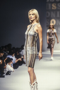 1566074795_Missoni1996WomenRTW44.thumb.jpg.567c870028989b3cfb519fc3f1b36811.jpg