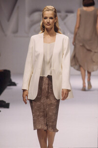 1605509487_MaxMara1995WomenRTW66.thumb.jpg.40b34a83a24c0e13c36096fdbe0b988c.jpg