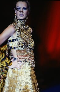 1607486651_versace-hc-ss-1992(4).thumb.jpg.8b24155cafa53e8f2c83e7f8a9a97b10.jpg