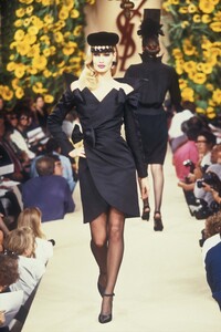 1610945623_YvesSaintLaurent1994HauteCouture99.thumb.jpg.ee1b83e1d6a5df9b6cffbed376292694.jpg