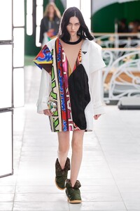 Sofia Steinberg Louis Vuitton Spring 2021 RTW PFW.jpg