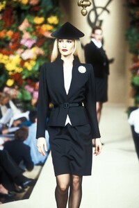 162443463_YvesSaintLaurent1996HauteCouture89.thumb.jpg.b8fddd2af5883d265655a8514a8a2d41.jpg