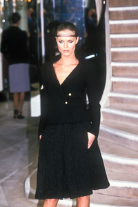 1638310775_Chanel1998HauteCouture84.thumb.jpg.ff3227ec4f19ad6a80da64daed6eca13.jpg