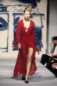 1649253830_JeromeLHuillier1995WomenRTW9.thumb.jpg.23722837b71a41110b0bec4b2e3a7e43.jpg