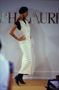 1656273430_ralph-lauren-ss-1993(13).thumb.jpg.9a92863e96bc575457cfd974877530a0.jpg