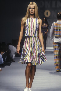 1658854765_Missoni1996WomenRTW14.thumb.jpg.90632625081b276d338e8109d6523aaa.jpg