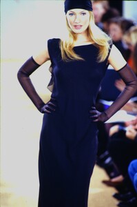 1724093629_ralph-lauren-ss-1993(21).thumb.jpg.a7b35454342e60f972df42959076c2b8.jpg