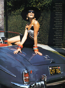 1728562898_VOGUEGermanyJune1990byLouSalvatori04.thumb.jpg.7303d36afb476c62a72d14b52e26c708.jpg