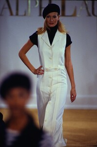 1733731096_ralph-lauren-ss-1993(14).thumb.jpg.9740628ec5143e65beeb522cbed7113b.jpg