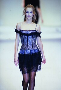 1740630308_blumarine-fw-1994(2).thumb.jpg.bb978506d0cf77d6efa8c0218dc35e13.jpg