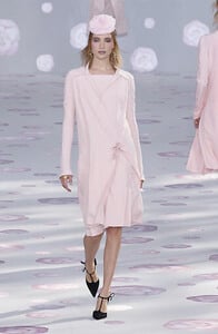 AMY-chanel-spring-2002-couture-CN10010928]]].jpg