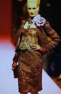 1784666727_ChristianLacroixCoutureFall1995(12).thumb.jpg.04825ecb6810ed974d5d9fcfa2d8e45a.jpg