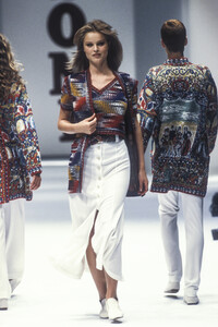 1793693365_Missoni1994WomenRTW75.thumb.jpg.f56307b1d3b52454f448557744952489.jpg