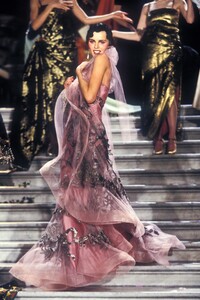 1797291478_ChristianDior1998HauteCouture13.thumb.jpg.145390a9fd7adbe9a15d686968ac64db.jpg