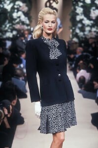 183018895_YvesSaintLaurent1996HauteCouture43.thumb.jpg.abea2ffa662d1e2963b8957a69a78630.jpg