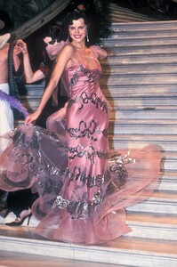 1839641245_ChristianDior1998HauteCouture12.thumb.jpg.61f3e168fe65a9cf0605a1f767bbdf16.jpg