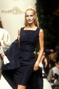 184352491_PierreBalmain1996HauteCouture19.thumb.jpg.251107c0d2966e66c3f26cc9bb6d750c.jpg