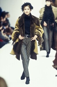 1849833497_Fendi1993WomenRTW1.thumb.jpg.e3482e3ef29570c517138de58aa4032b.jpg