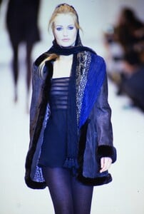 1855561439_blumarine-fw-1994(12).thumb.jpg.7ae9b3f08549c5fb1a032e4346e43285.jpg