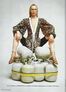glamour ru april 2020 5.jpg