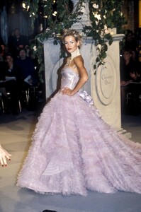 1864136908_ChristianDior1997HauteCouture29.thumb.jpg.babf8730ad6f5b7bab238c24d65c09b8.jpg