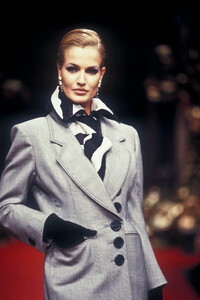 1871199360_ChristianDior1994HauteCouture41.thumb.jpg.6c60a001baafdfa464cb71c18fb1bc71.jpg