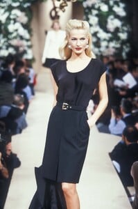 1912137931_YvesSaintLaurent1996HauteCouture95.thumb.jpg.c0561128953639a3796ad547157caa7b.jpg