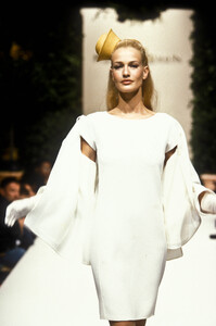 1912175866_PierreBalmain1996HauteCouture99.thumb.jpg.198094425dcf31ad50ed091b7d03777b.jpg