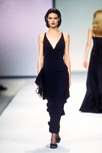 1929134304_Valentino2000WomenRTW223.thumb.jpg.09a9222cefed69c5d478cd7d5a0f7c86.jpg