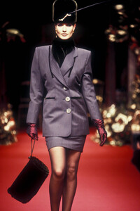 1932387968_ChristianDior1994HauteCouture43.thumb.jpg.85593a15da93291e5bda86342c96f4ce.jpg