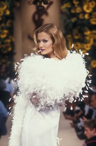 193449257_YvesSaintLaurent1994HauteCouture185.thumb.jpg.e394fd49606561e85f5984727565fa1e.jpg