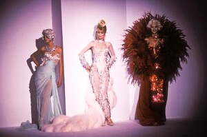 1965433024_ThierryMugler1995WomenRTW101.thumb.jpg.48d25d25a0a35e60606ccf6444a49e0b.jpg