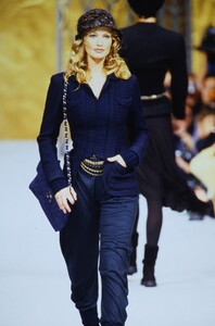 1967778752_ChanelCoutureFall1993(2).thumb.jpg.98d7ec049c46deaf9858f38e6849e157.jpg