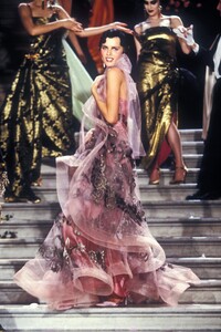 197005293_ChristianDior1998HauteCouture14.thumb.jpg.9b841b077fbd4908e34fdf5036c66e98.jpg