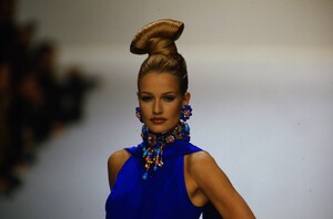 1971906953_JeanLouisScherrerCoutureSpring1994(14).thumb.jpg.643e2badbc86759b731c49fba7be7e83.jpg