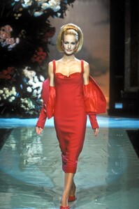 2043330181_ChristianDior1996HauteCouture18.thumb.jpg.91f93f5629b24b19f9b54e2c3ebe8a8a.jpg