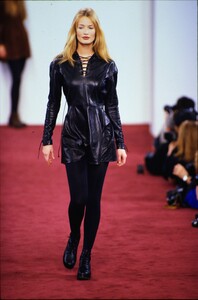 2047244759_ralph-lauren-fw-1994(1).thumb.jpg.5a4ca1db5ad8077a2ed5c0a177b8c1ba.jpg