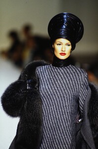 2047287337_JeanLouisScherrerCoutureFall1994(1).thumb.jpg.c2bf660568cfe36db3f51584a72d020a.jpg